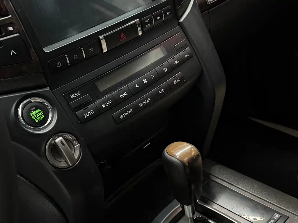 Toyota Land Cruiser 2012 — фото 15