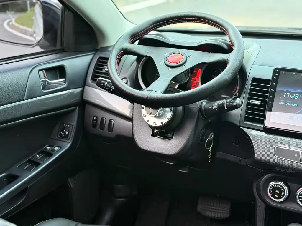 Mitsubishi Lancer EX 2015 — фото 4