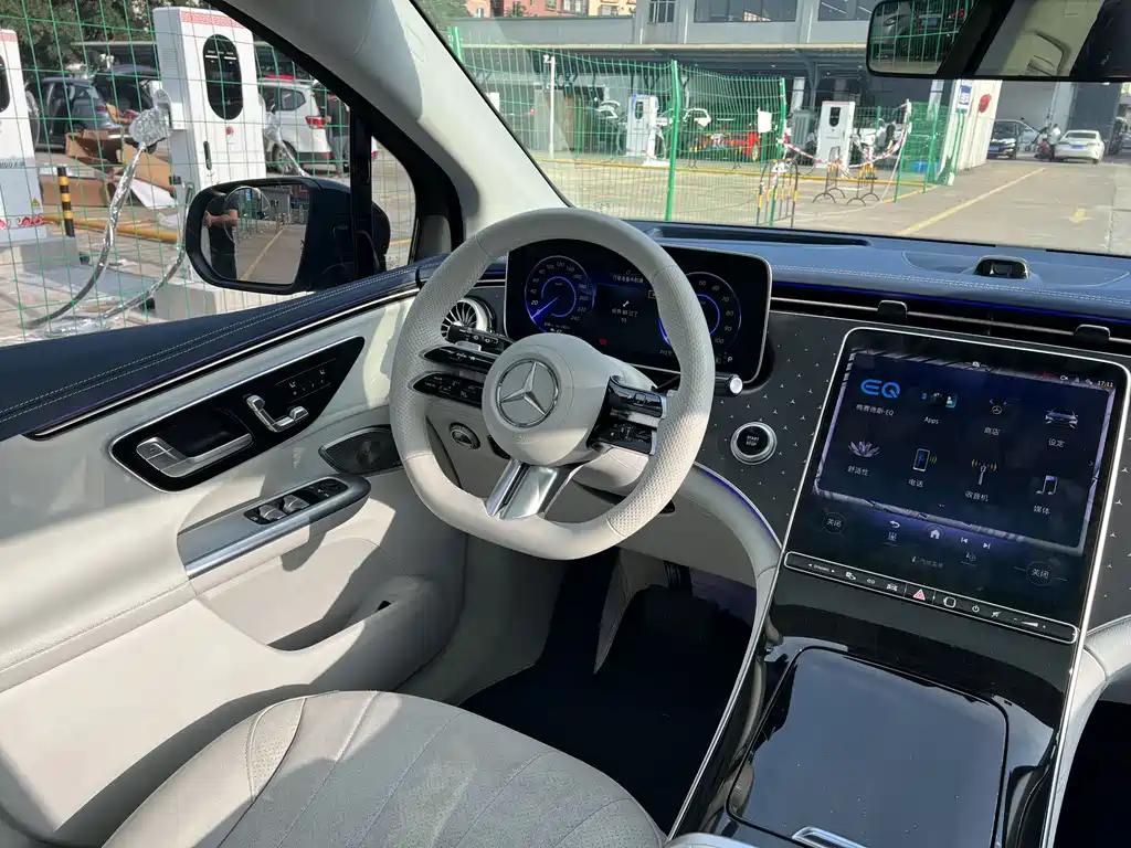 Mercedes-Benz EQE SUV 2023 — фото 19