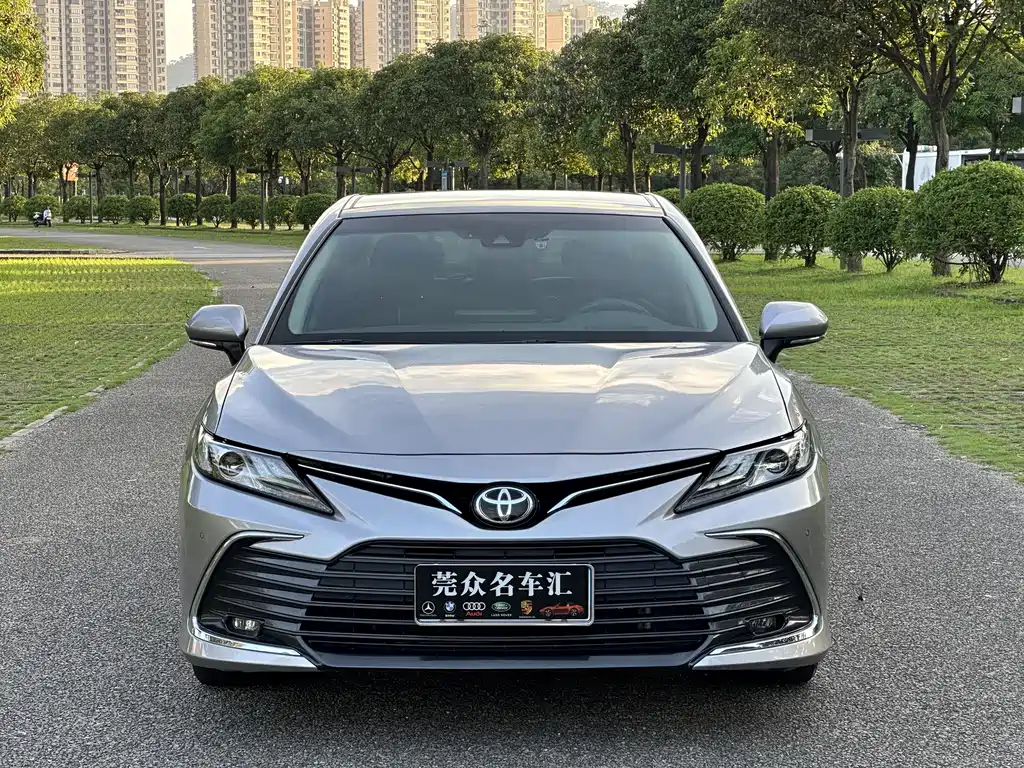 Toyota Camry 2023 — фото 2