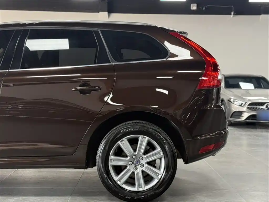 Volvo XC60 2017 — фото 19