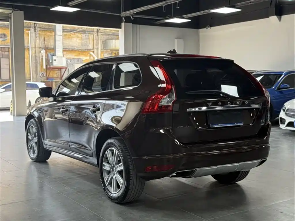 Volvo XC60 2017 — фото 15