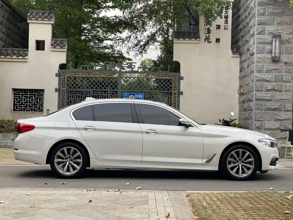 BMW 5 Series 2018 — фото 4