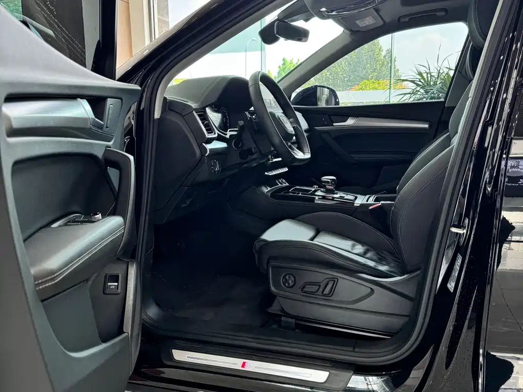 Audi Q5L 2023 — фото 11