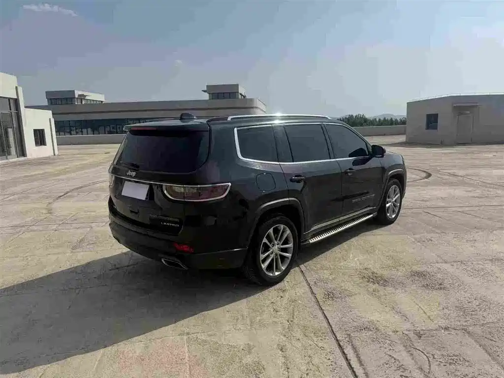 Jeep Commander 2018 — фото 9