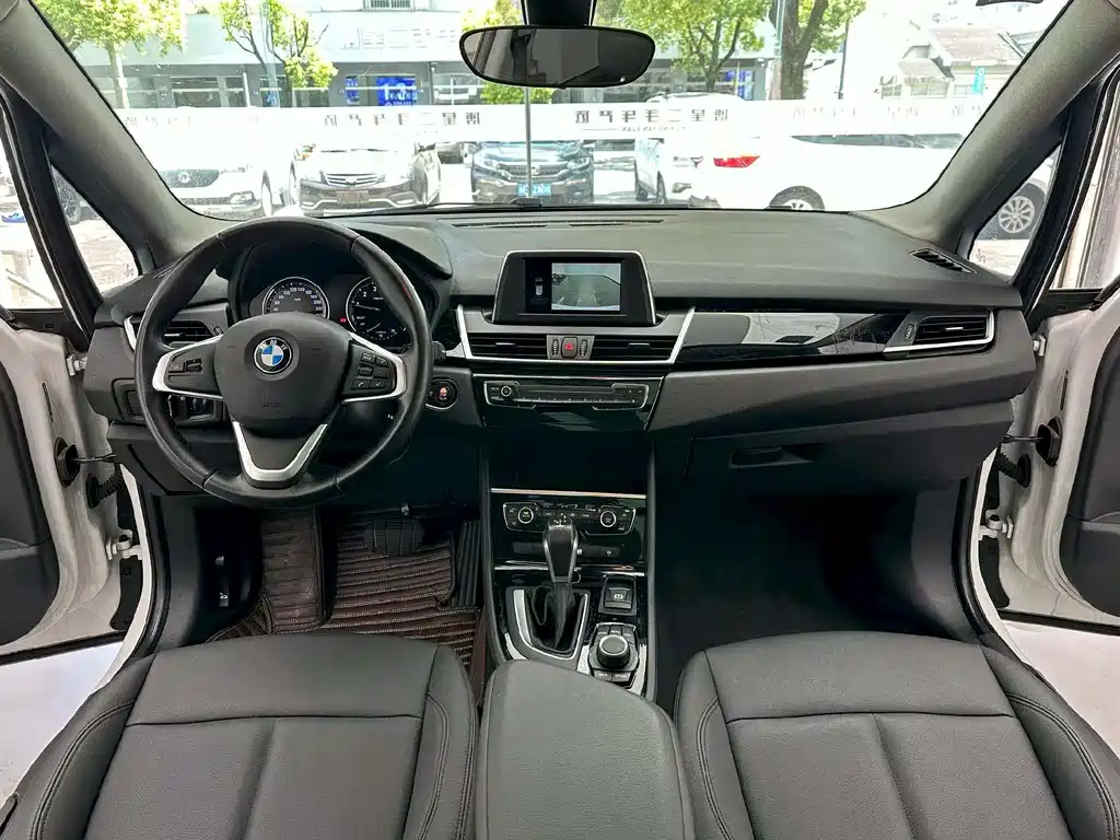 BMW 2 Series Active Tourer 2019 — фото 5
