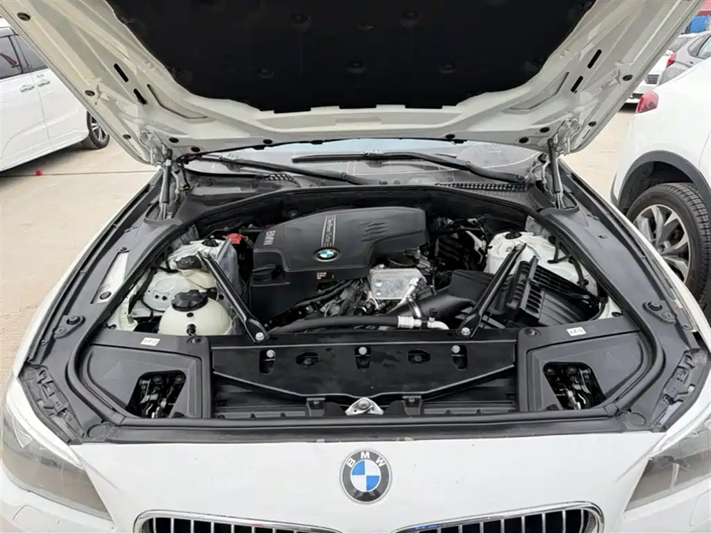 BMW 5 Series 2015 — фото 11