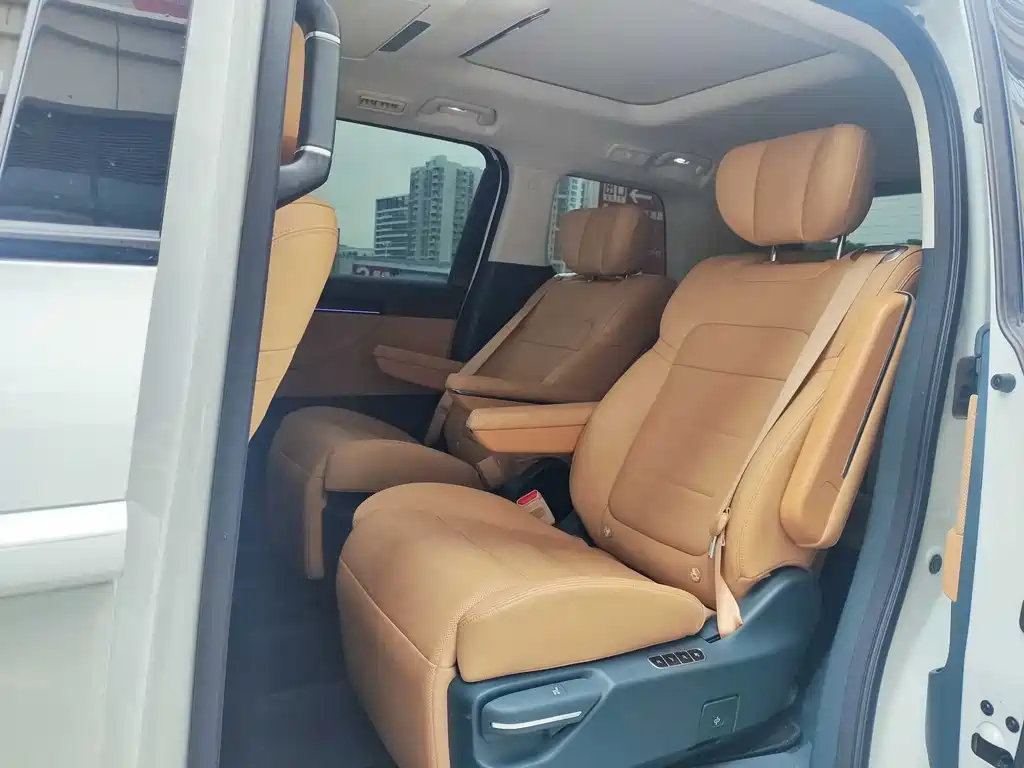 GAC Motor E8 PHEV 2024 — фото 10