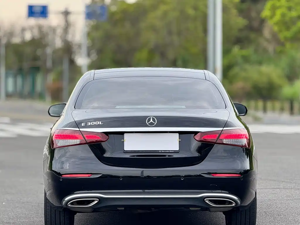 Mercedes-Benz E-Class 2022 — фото 16