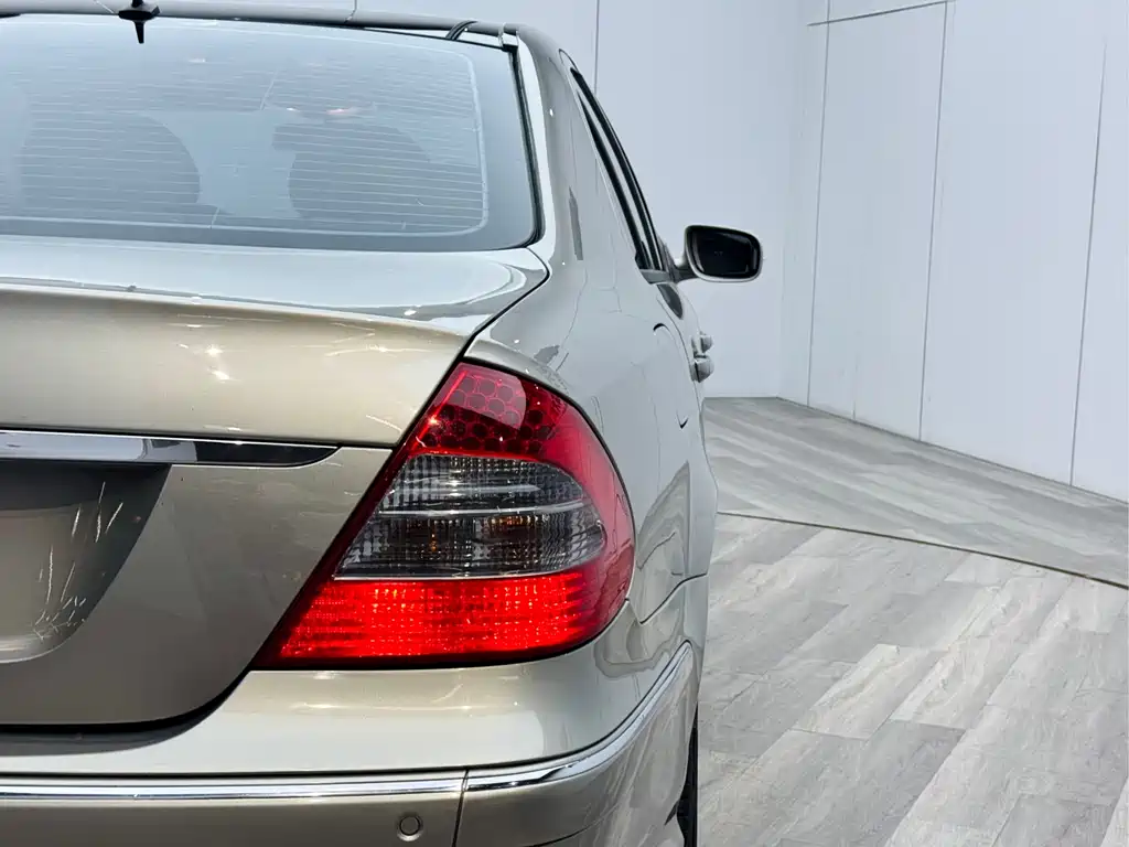 Mercedes-Benz E-Class 2007 — фото 14