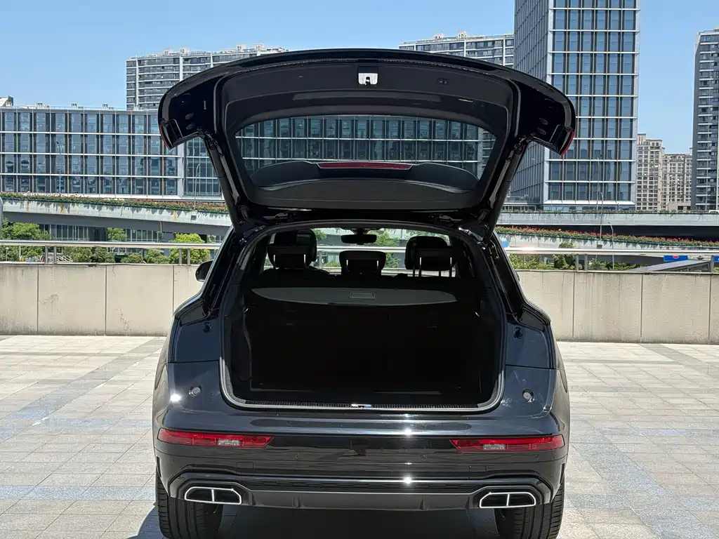 Audi Q5L 2024 — фото 11