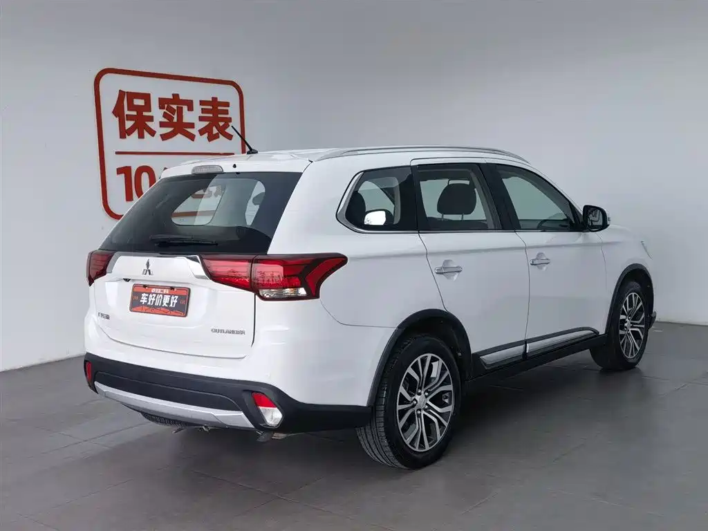 Mitsubishi Outlander 2016 — фото 2