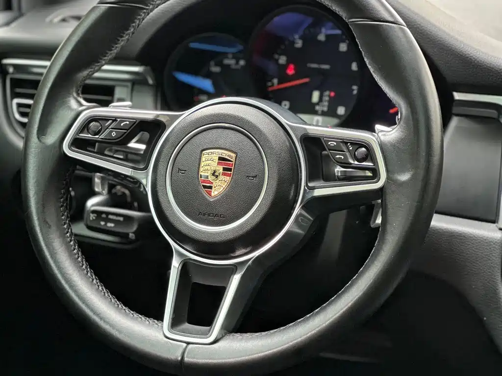 Porsche Macan 2020 — фото 10