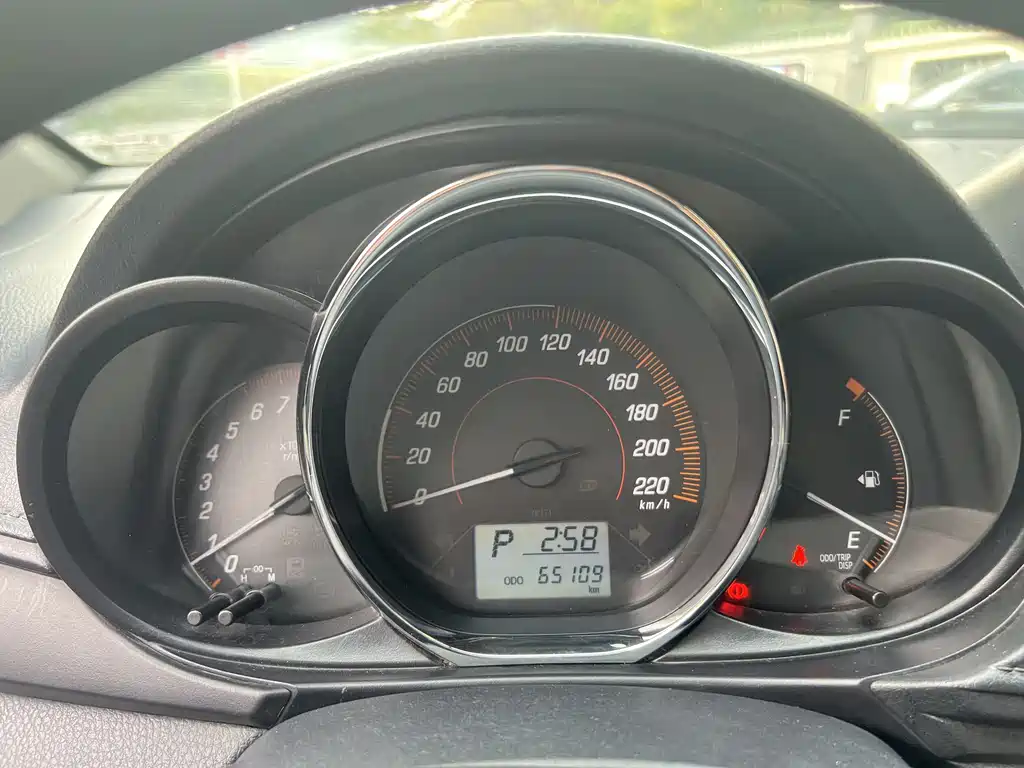 Toyota Yaris L 2020 — фото 10