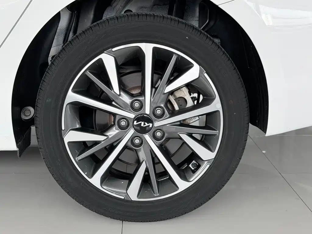 Kia K3 2023 — фото 14