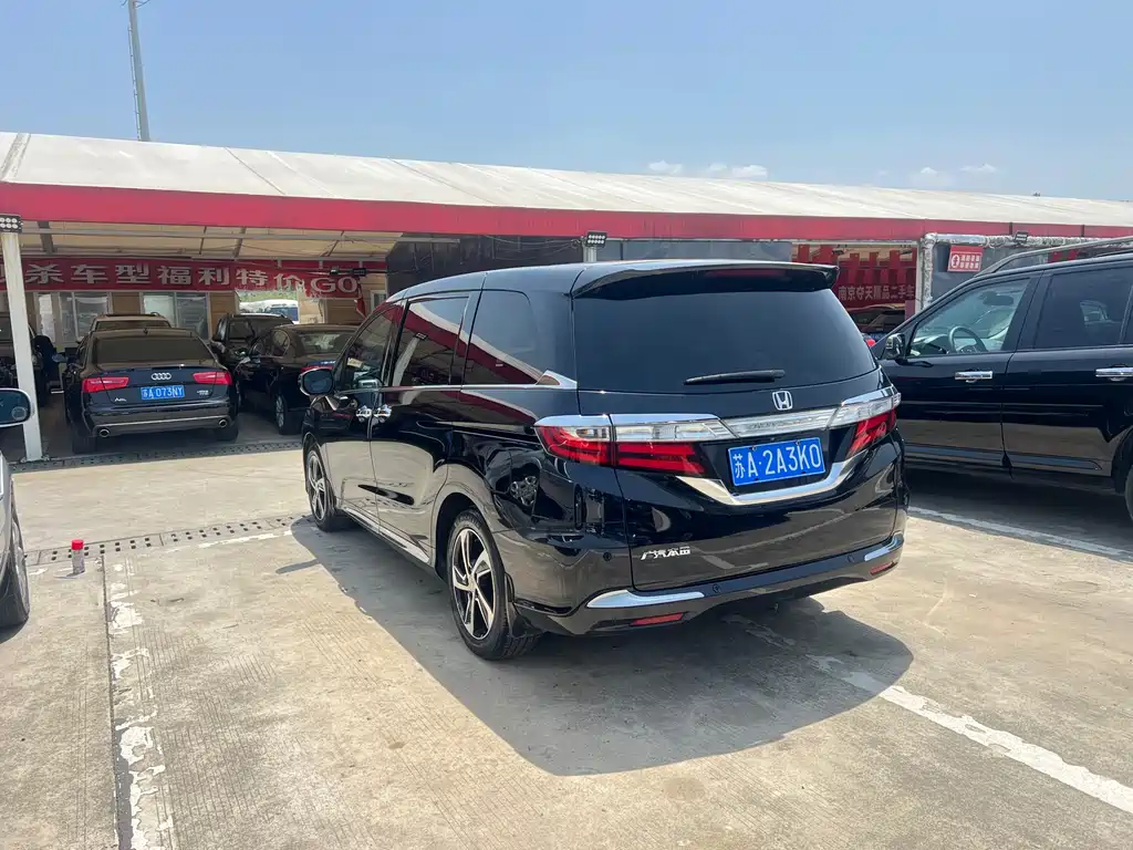 Honda Odyssey 2016 — фото 23