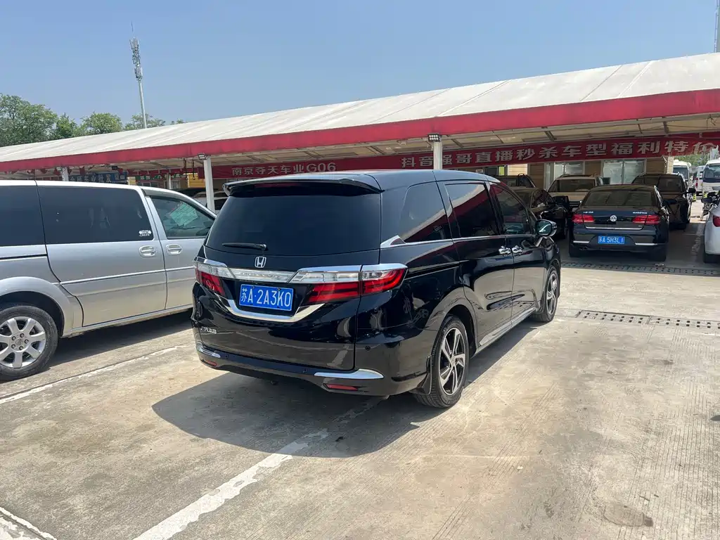 Honda Odyssey 2016 — фото 24