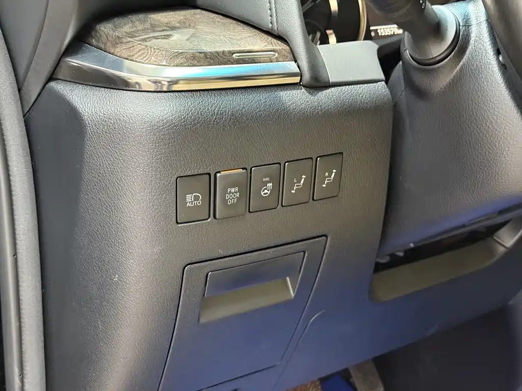 Toyota Vellfire 2020 — фото 17