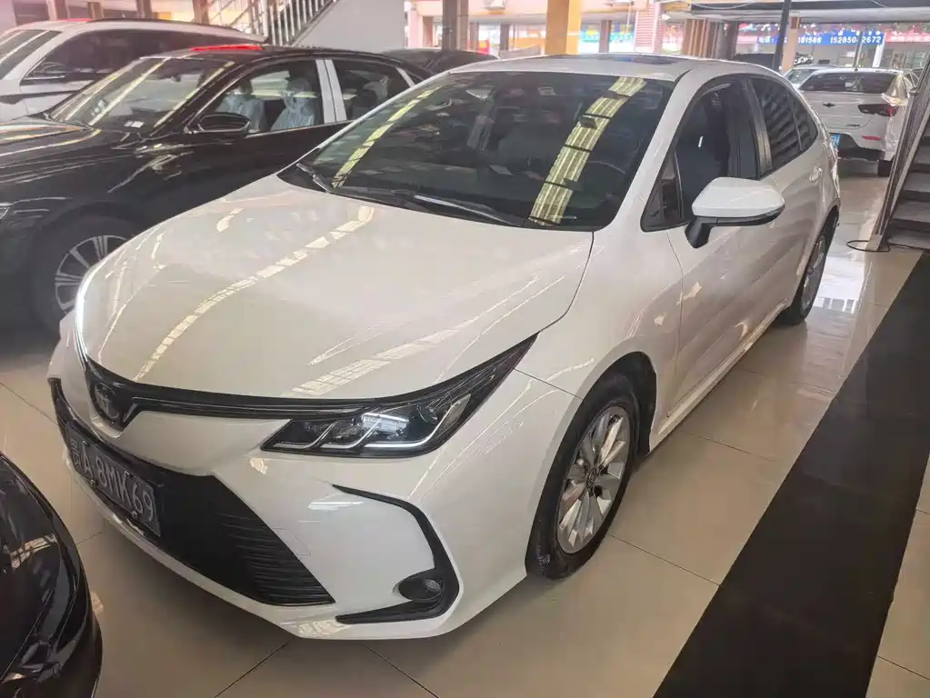 Toyota Corolla 2020 — фото 1