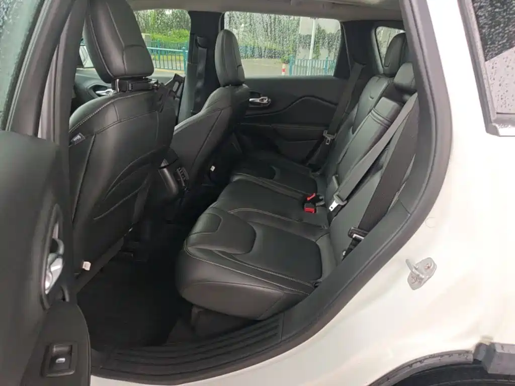 Jeep Cherokee 2017 — фото 17
