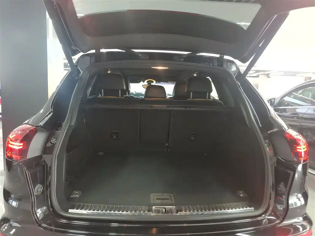 Porsche Cayenne 2017 — фото 19