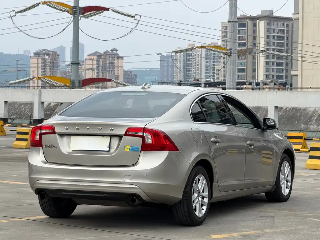 Volvo S60 2016 — фото 8