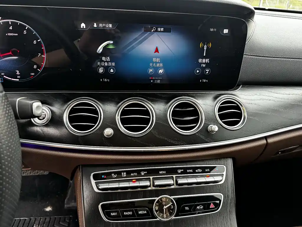 Mercedes-Benz E-Class 2019 — фото 16