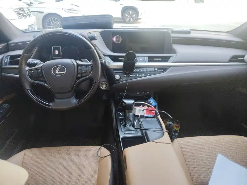 Lexus ES 2021 — фото 13