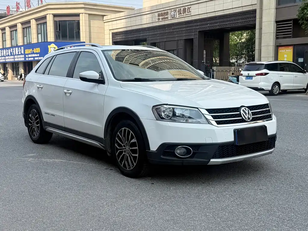 Volkswagen Cross Lavida 2015