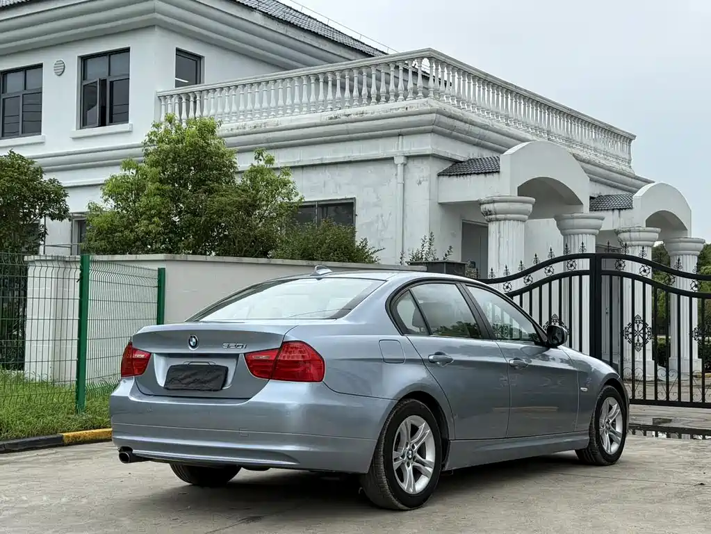 BMW 3 Series 2011 — фото 19