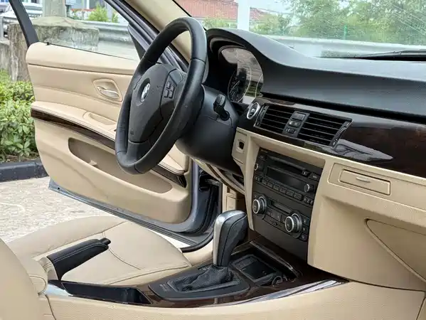 BMW 3 Series 2011