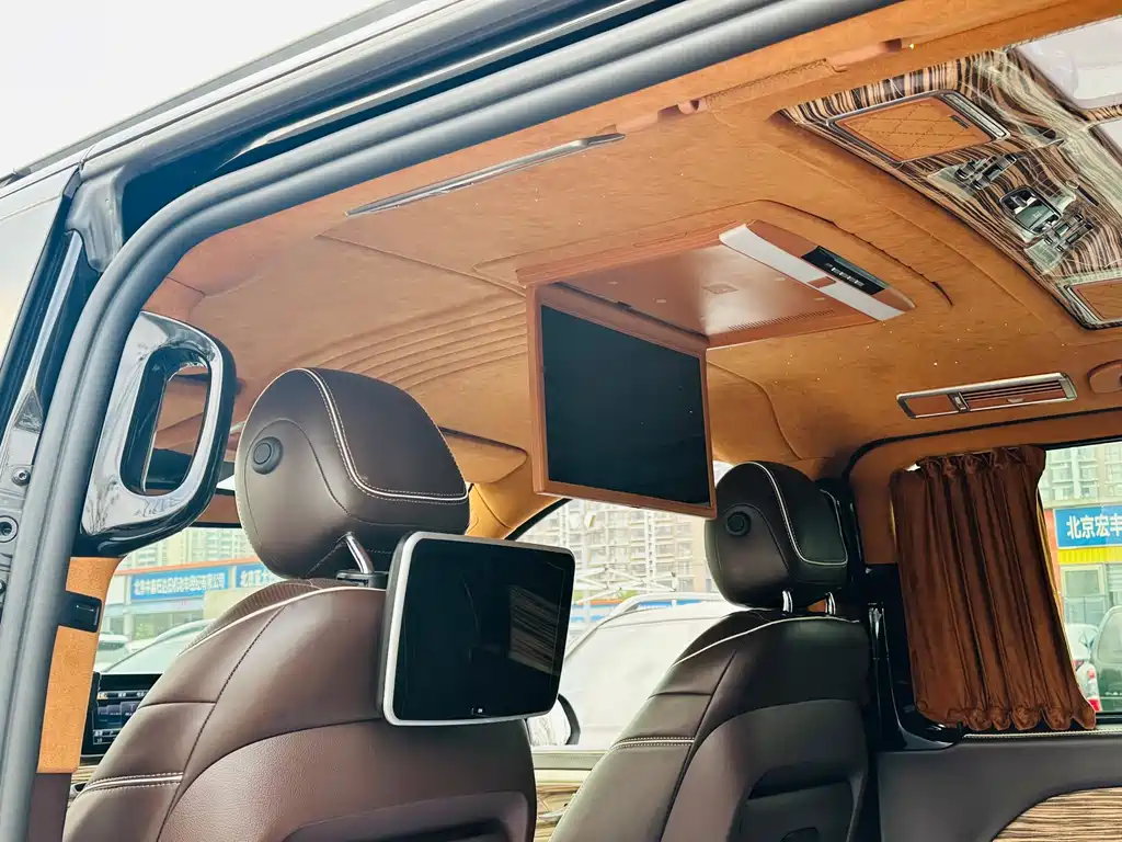 Mercedes-Benz V-Class 2019 — фото 16