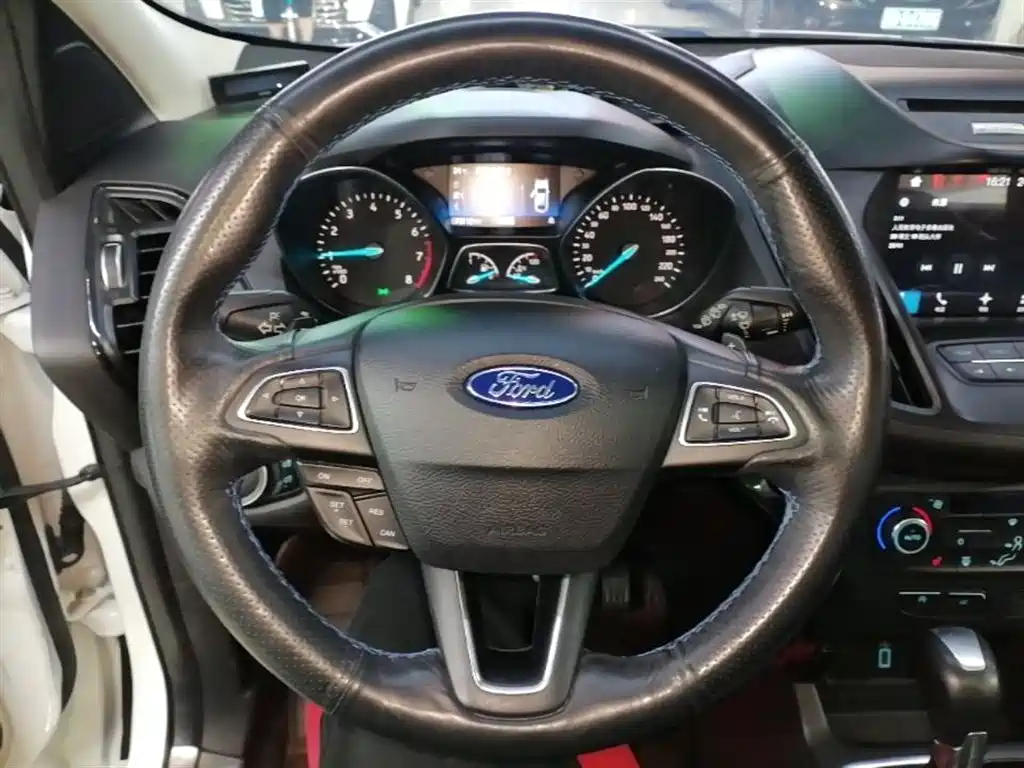 Ford Kuga 2017 — фото 11