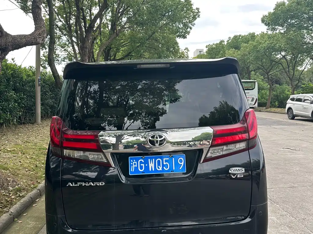 Toyota Alphard 2015