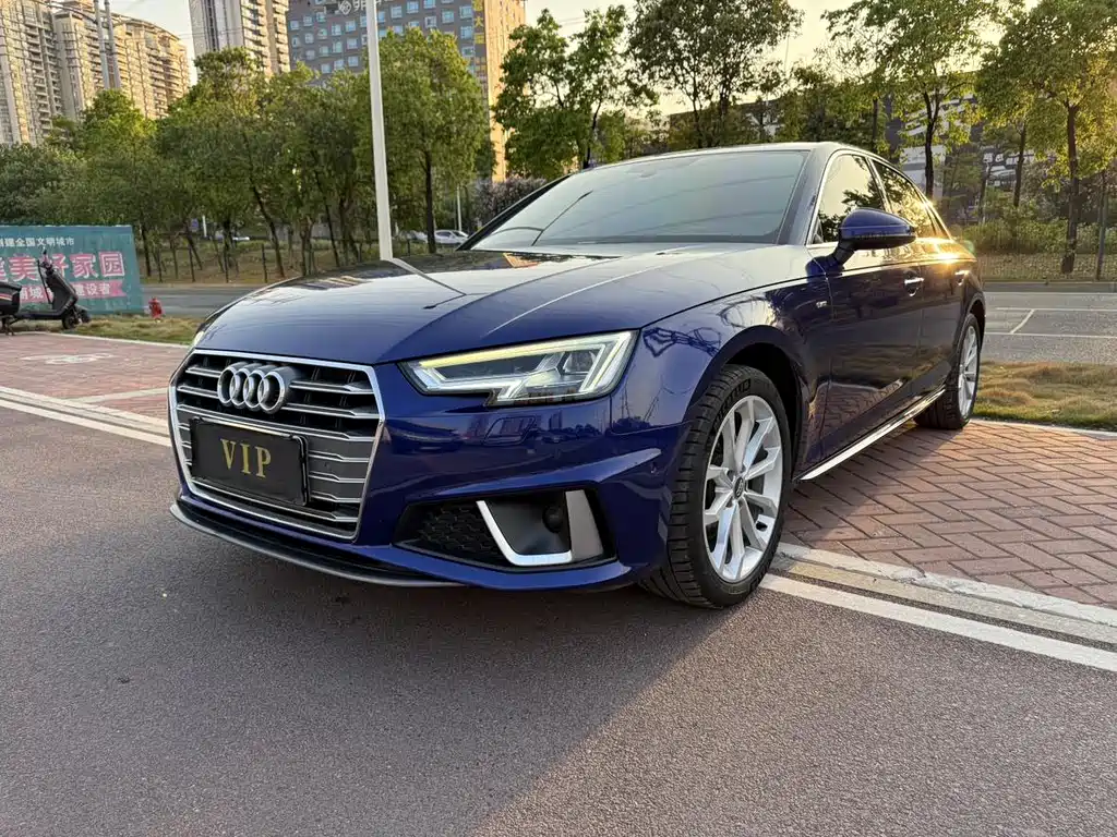 Audi A4L 2019 — фото 1
