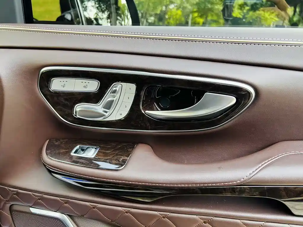 Mercedes-Benz V-Class 2020 — фото 23