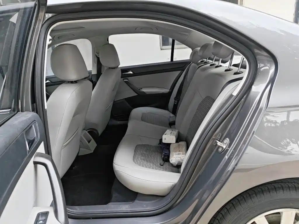Skoda Rapid 2015 — фото 17