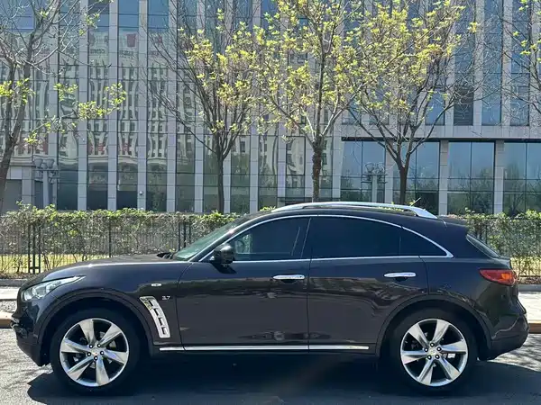 Infiniti QX70 2013
