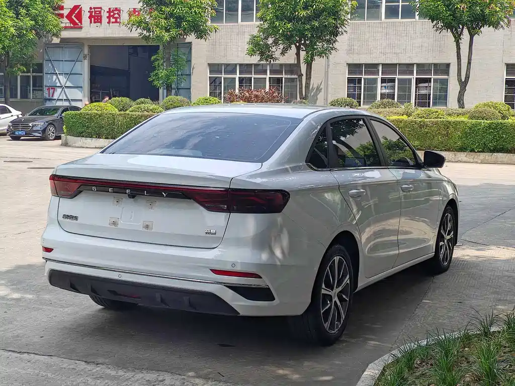 Geely Emgrand 2023 — фото 9