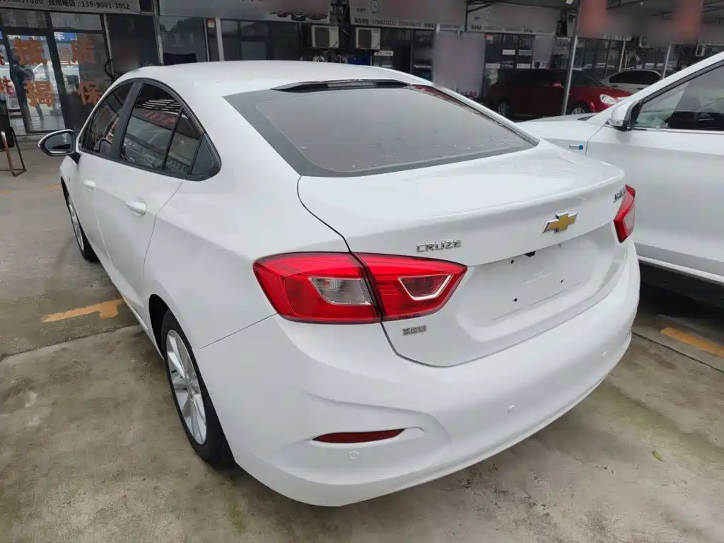 Chevrolet Cruze 2018 — фото 23