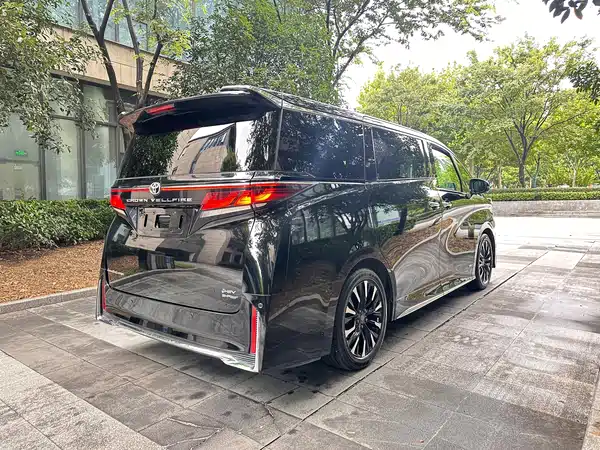Toyota Vellfire 2023