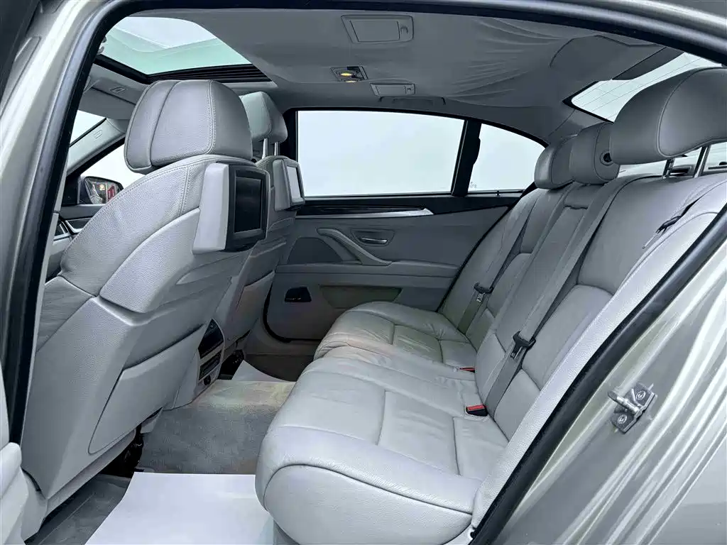 BMW 5 Series 2010 — фото 18