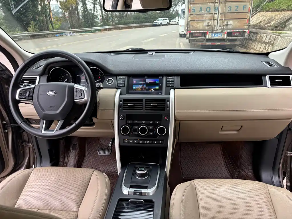 Land Rover Discovery Sport 2017 — фото 12