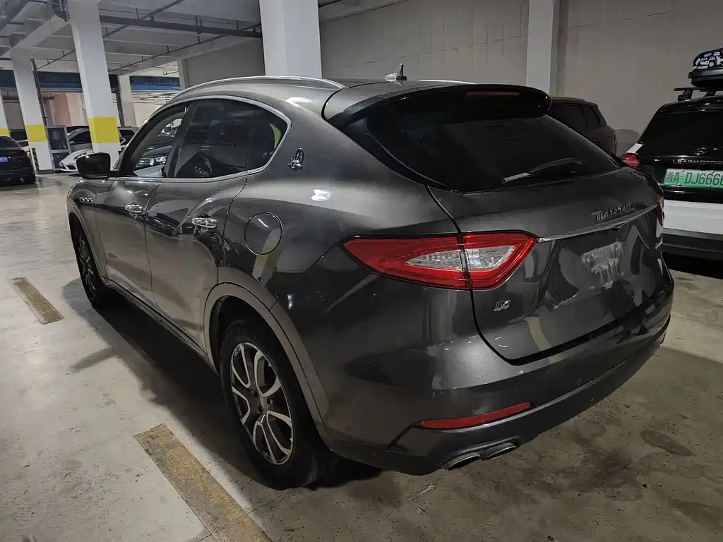 Maserati Levante 2017 — фото 13