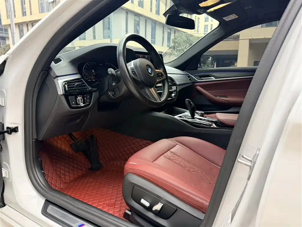 BMW 5 Series 2021 — фото 13
