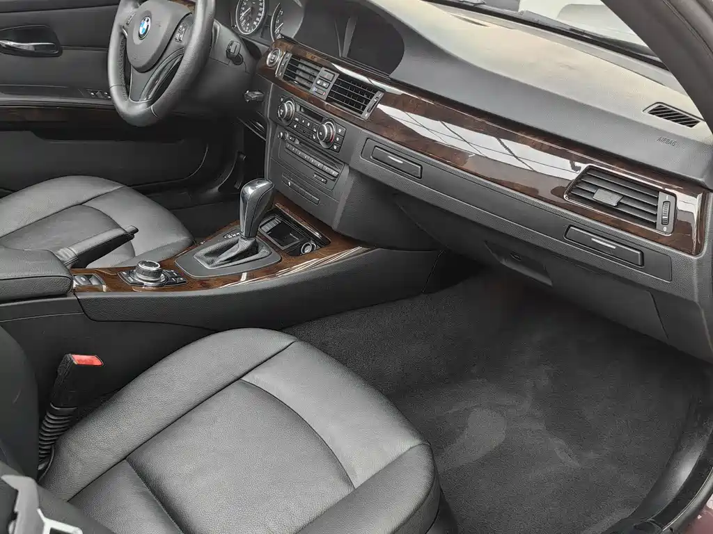 BMW 3 Series 2010 — фото 11