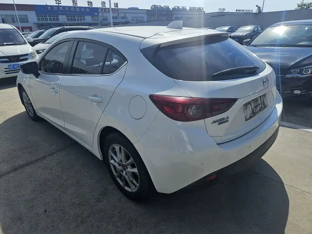 Mazda 3 Axela 2016 — фото 11
