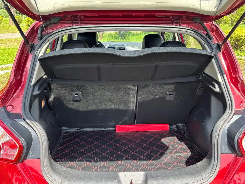 Nissan Tiida 2015 — фото 10