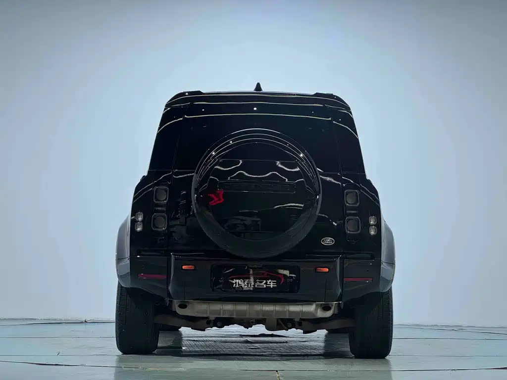 Land Rover Defender 2023 — фото 18