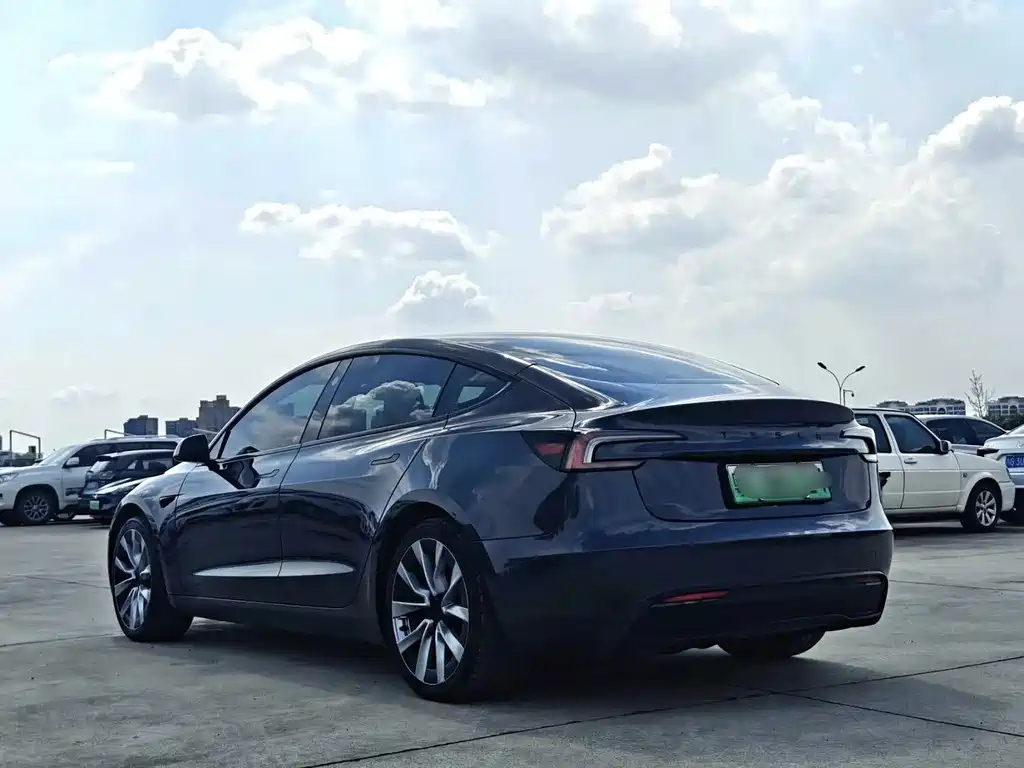 Tesla Model 3 2024 — фото 9